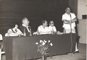 נהוראי מקבל פרס מזכיר