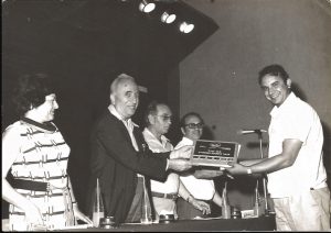 נהוראי מקבל פרס מזכיר